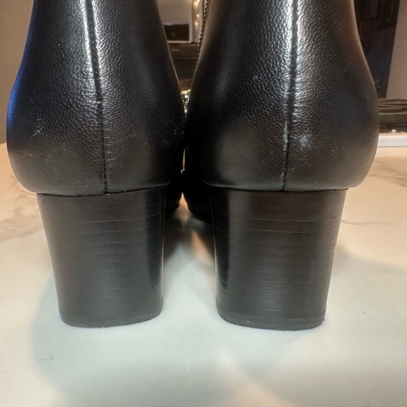 Bandlino black leather ankle boots. Sz 6 1/2 M. Good condition. Minimum wear. - Picture 3 of 5